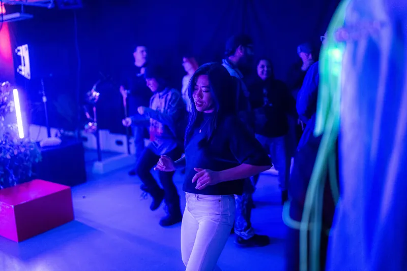 Synthesis: Vancouver AI Community Meetup Afterparty #NeurIPS — photo by Tristan Brand