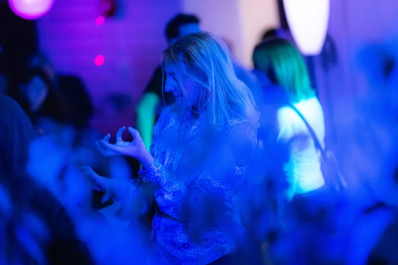 Synthesis: Vancouver AI Community Meetup Afterparty #NeurIPS — photo by Tristan Brand