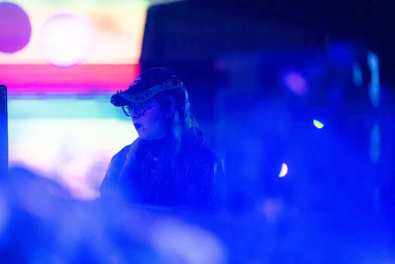 Synthesis: Vancouver AI Community Meetup Afterparty #NeurIPS — photo by Tristan Brand