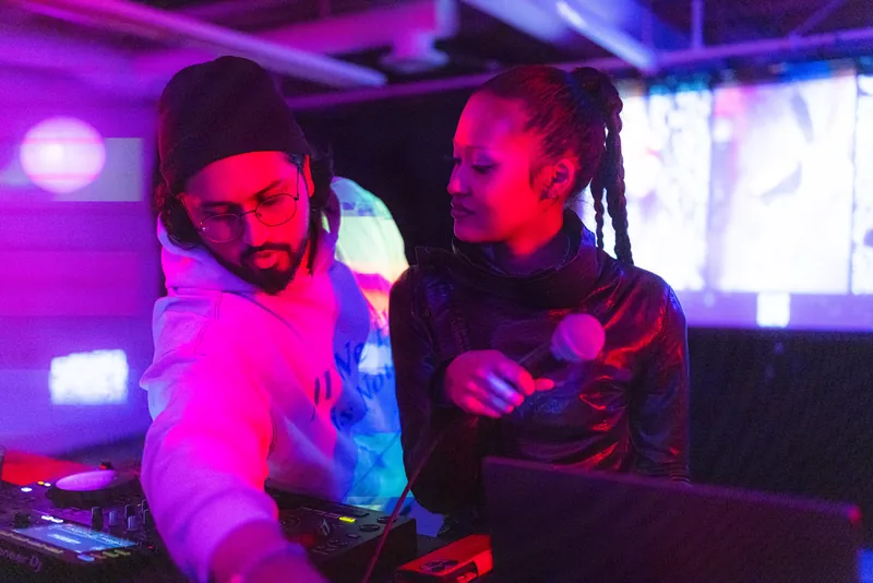 Synthesis: Vancouver AI Community Meetup Afterparty #NeurIPS — photo by Tristan Brand