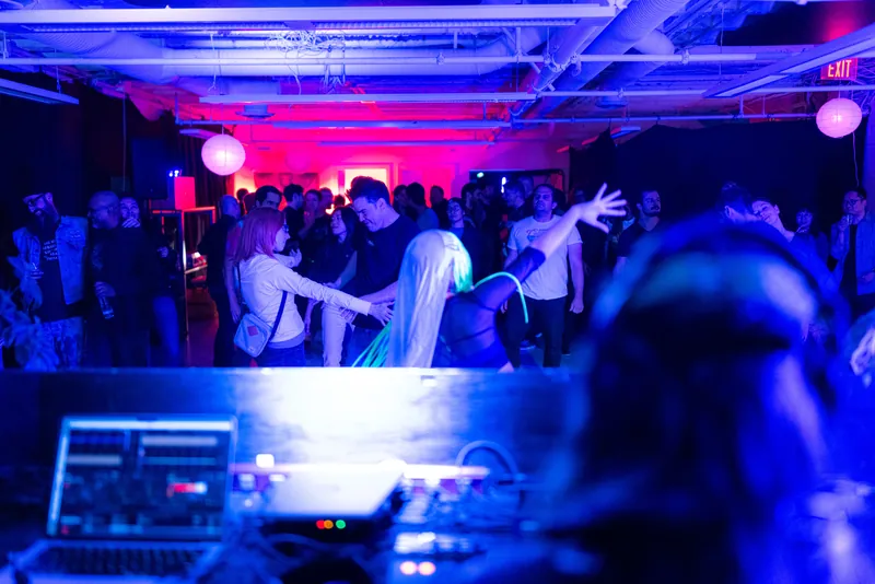 Synthesis: Vancouver AI Community Meetup Afterparty #NeurIPS — photo by Tristan Brand