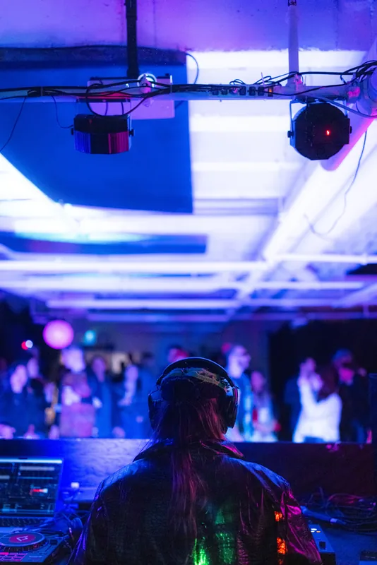 Synthesis: Vancouver AI Community Meetup Afterparty #NeurIPS — photo by Tristan Brand