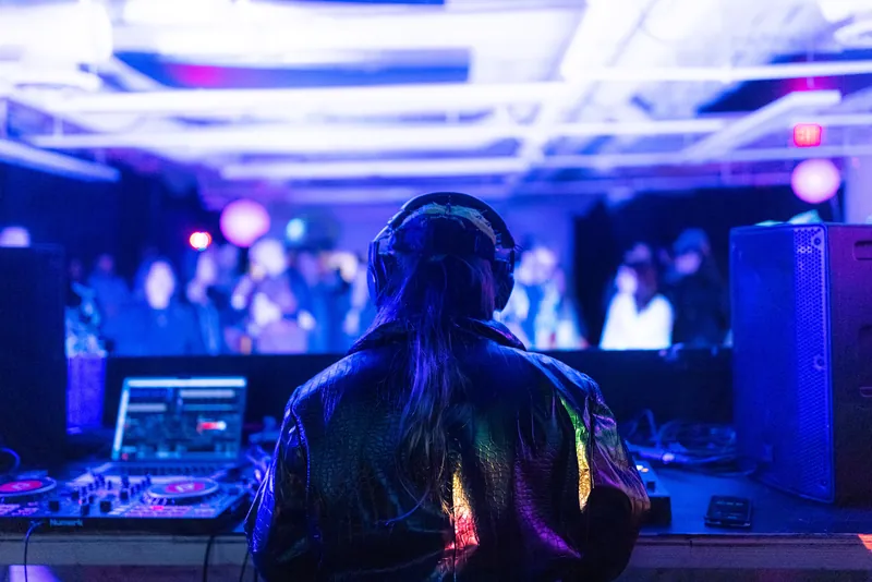 Synthesis: Vancouver AI Community Meetup Afterparty #NeurIPS — photo by Tristan Brand