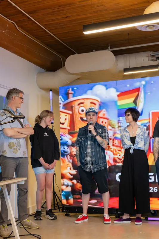 Group showcase segment with participants taking turns at the microphone, photo 128.