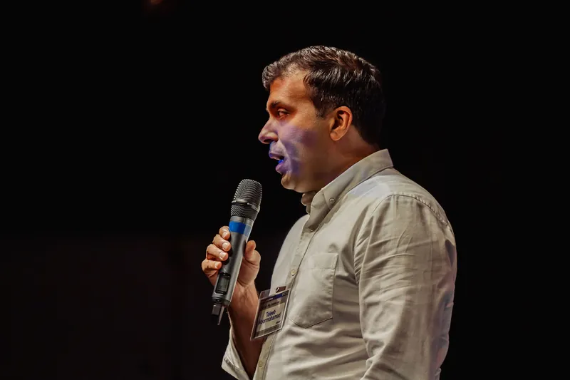 Taleeb Noormohamed continues his remarks against the dark stage.